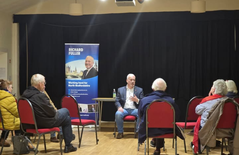 Richard speaking to residents at Melchbourne Town Hall 