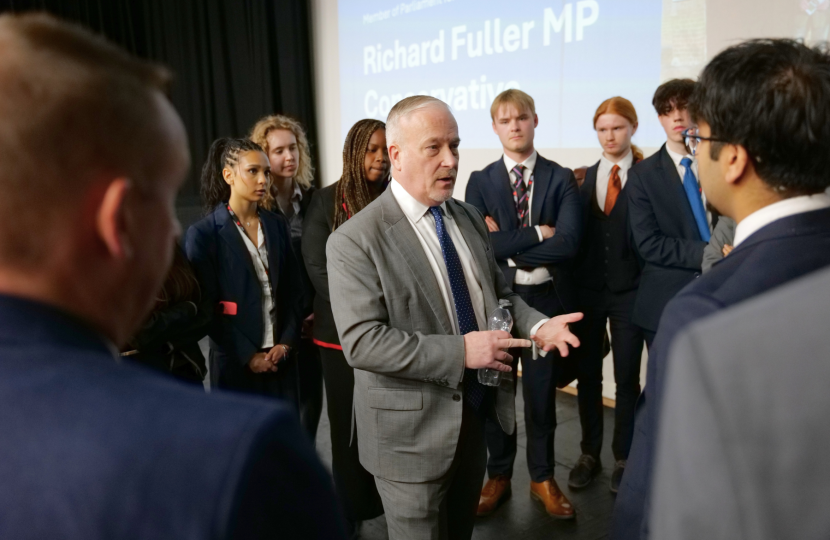 Richard Fuller MP talking to politics students at Bedford Modern School