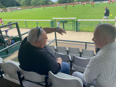 Richard talking to Waders' Chairman Maurice Donnington