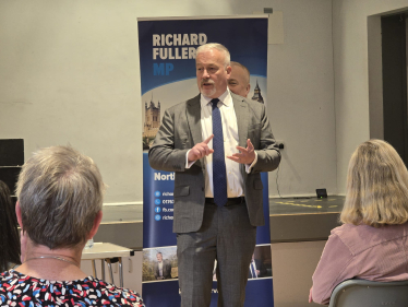 Richard Fuller MP addressing Harrold meeting
