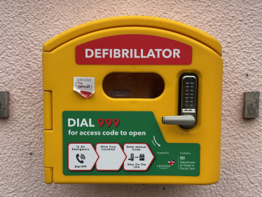 image of a defibrillator 